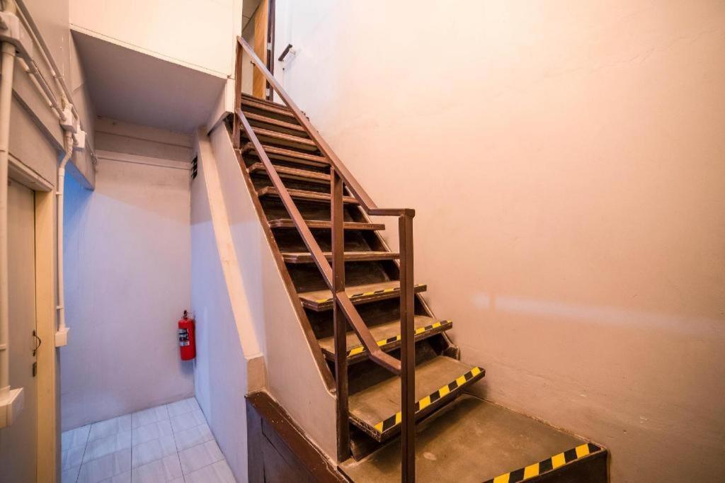 Oyo 480 Lemon Siam Hostel Bangkok Bagian luar foto